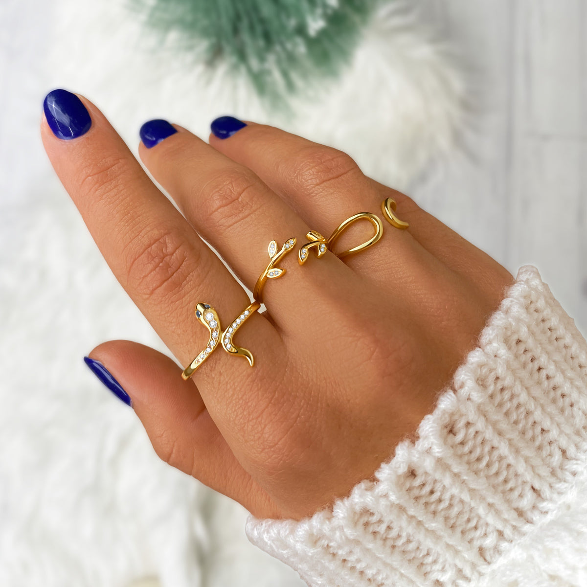 "Kleines glänzendes Blatt" Ring - Emily Schmuck