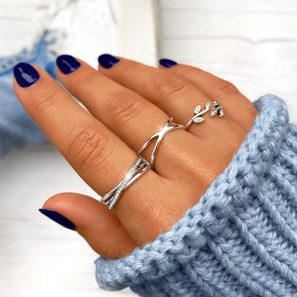 "Kleines Glänzendes Blatt" Ring - Emily Schmuck